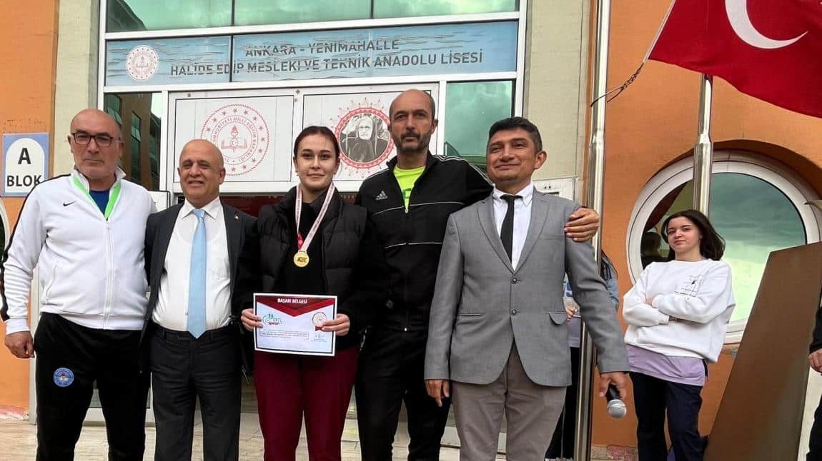 Okul Sporları Genç Kızlar Güreş Müsabakaları  Türkiye Şampiyonu Belinay Azra YUMRUKAYA 